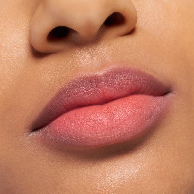 essence Blur Soufflé matná tekutá rtěnka odstín 03 Hot Offline 3.6 ml (obrázek 5)