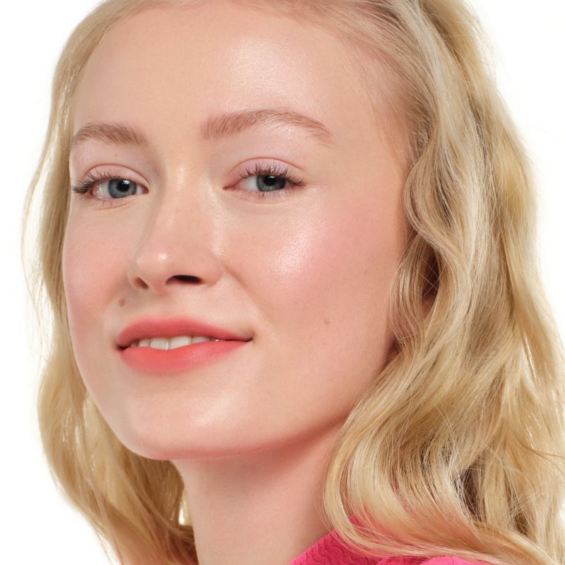 essence Blur Soufflé matná tekutá rtěnka odstín 03 Hot Offline 3.6 ml (obrázek 8)