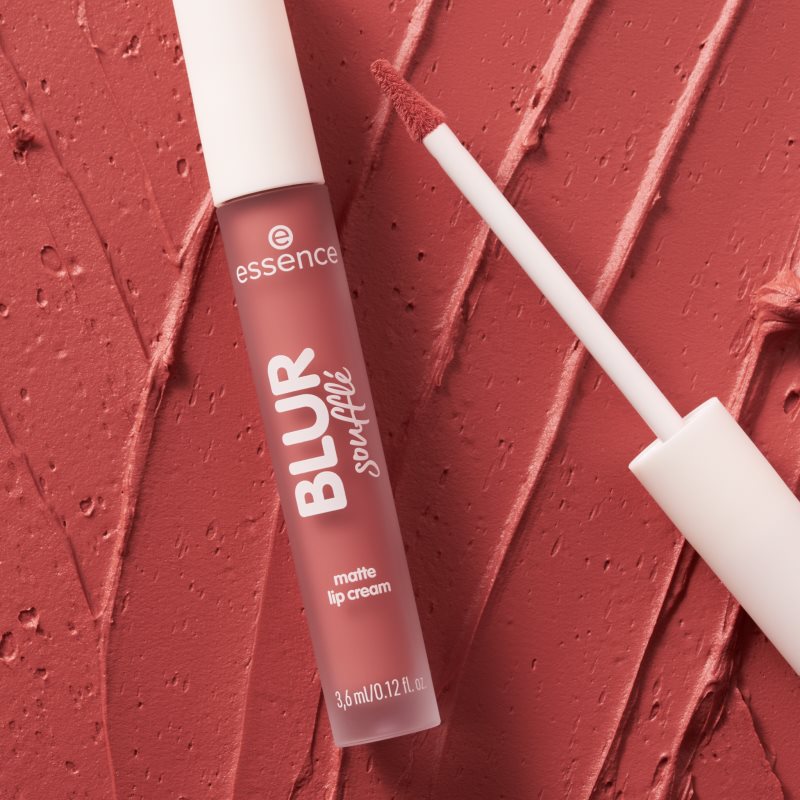 essence Blur Soufflé matná tekutá rtěnka odstín 03 Hot Offline 3.6 ml (obrázek 9)