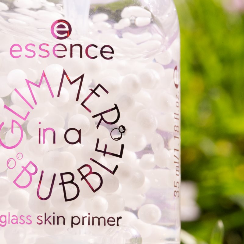 Essence GLIMMER IN A BUBBLE течна основа под грим за сияен вид на кожата цвят 01 Bubble Glaze 35 мл.
