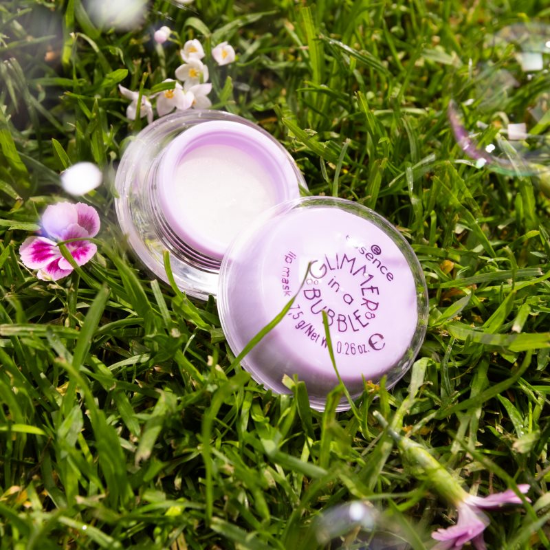 essence GLIMMER IN A BUBBLE Feuchtigkeitsspendende Lippenkur mit Glitzerteilchen Farbton 01 Kiss In A Bubble 7.5 g (Bild 3)