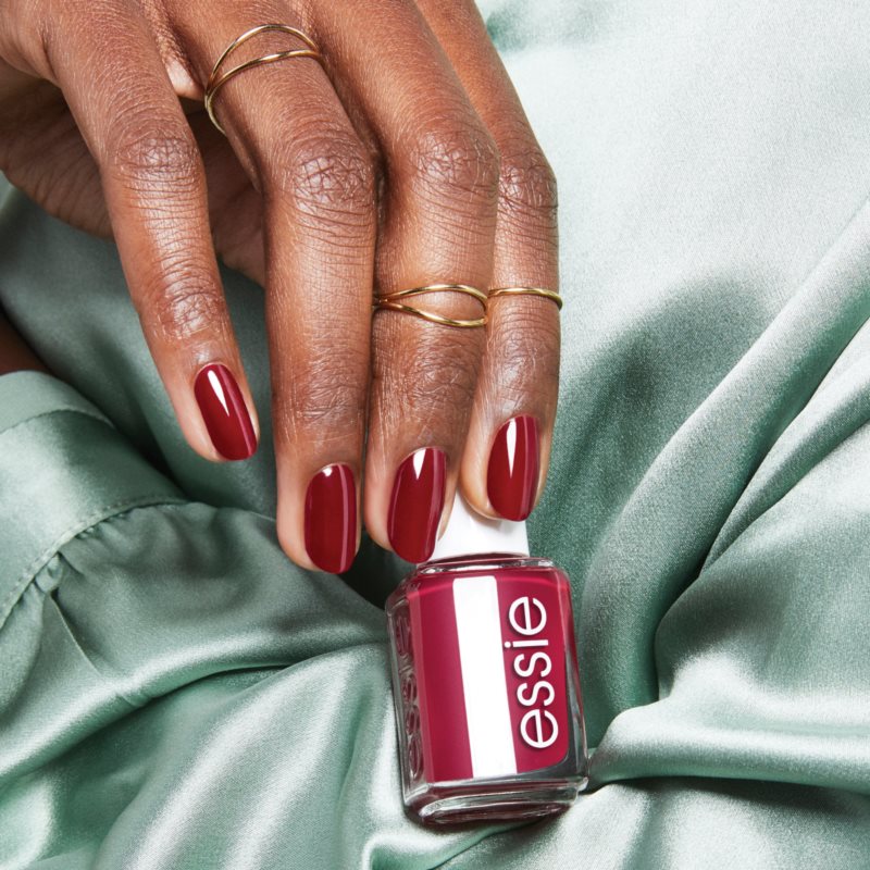 Essie Wrapped In Luxury Nail Polish Shade 877 Wrapped In Luxury 13,5 Ml