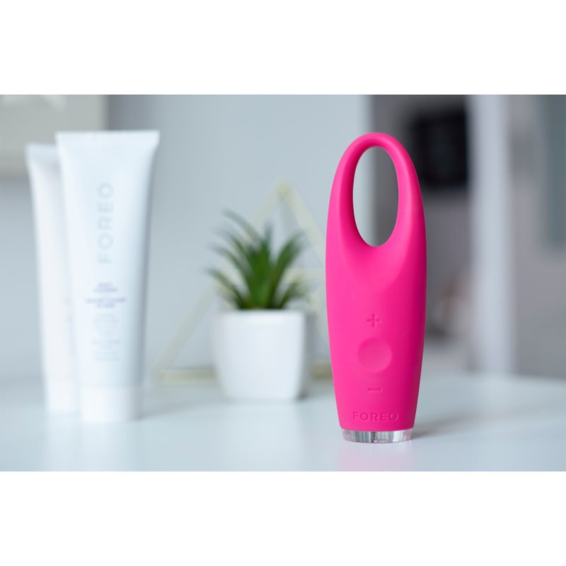 FOREO Iris™ Massage Device For The Eye Area Magenta 1 Pc