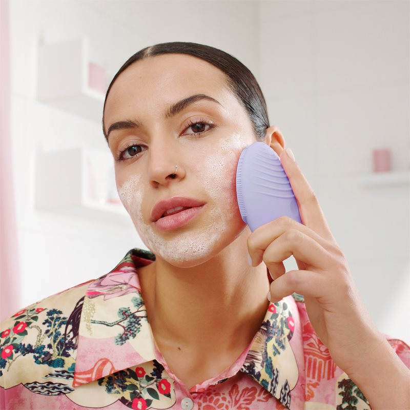 FOREO LUNA™ 3 Sonic Skin Cleansing Brush With Anti-ageing Effect Sensitive Skin