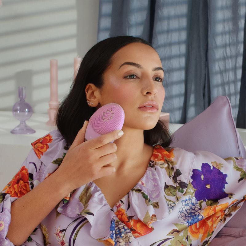 FOREO LUNA™ 3 Plus Appareil De Nettoyage Sonique Avec Fonction Thermique Et Massage Raffermissant Peaux Normales