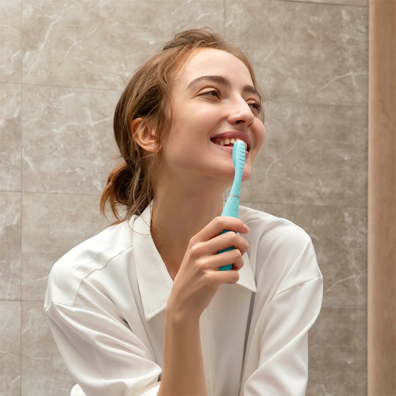 FOREO Issa™ 3 Silicone Sonic Toothbrush Mint