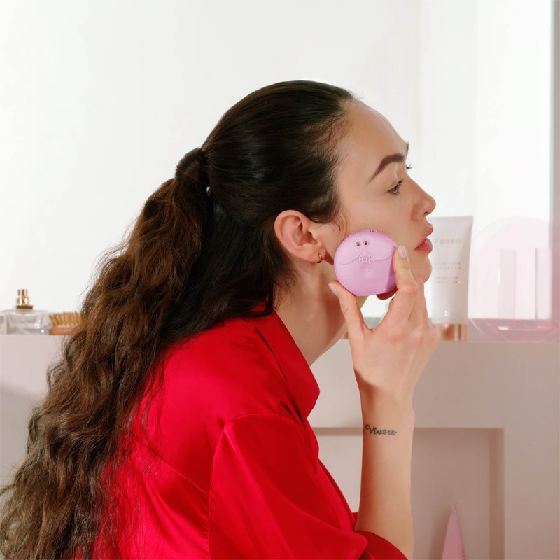 FOREO Luna™ Play Smart 2 Intelligent Cleansing Brush For All Skin Types Tickle Me Pink