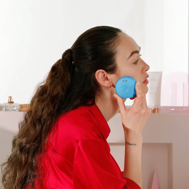 FOREO Luna™ Play Smart 2 Intelligent Cleansing Brush For All Skin Types Peek-A-Blue