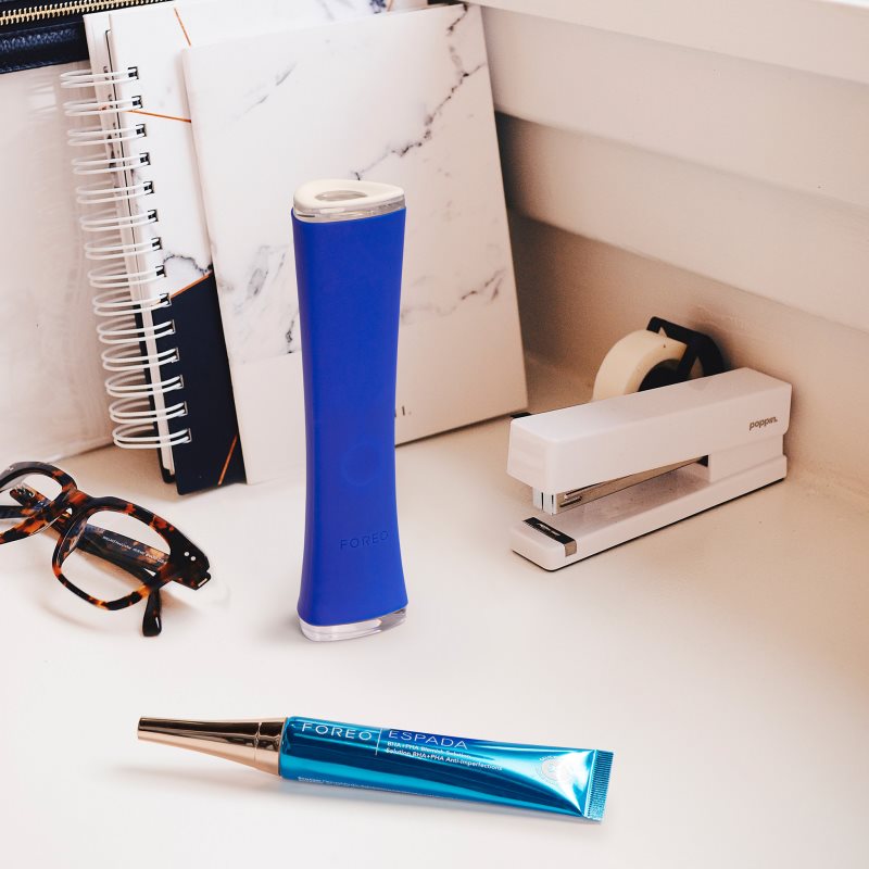 FOREO ESPADA™ 2 ручка з блакитним світлом для зменшення проявів акне Cobalt Blue 1 кс