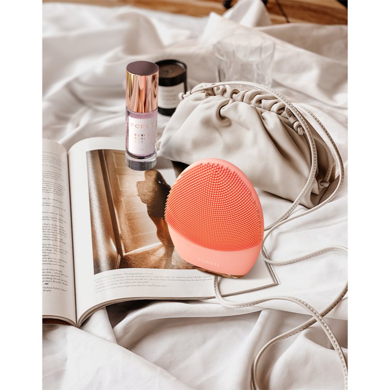 FOREO LUNA™4 Massage Device For Facial Cleansing And Firming Normal Skin