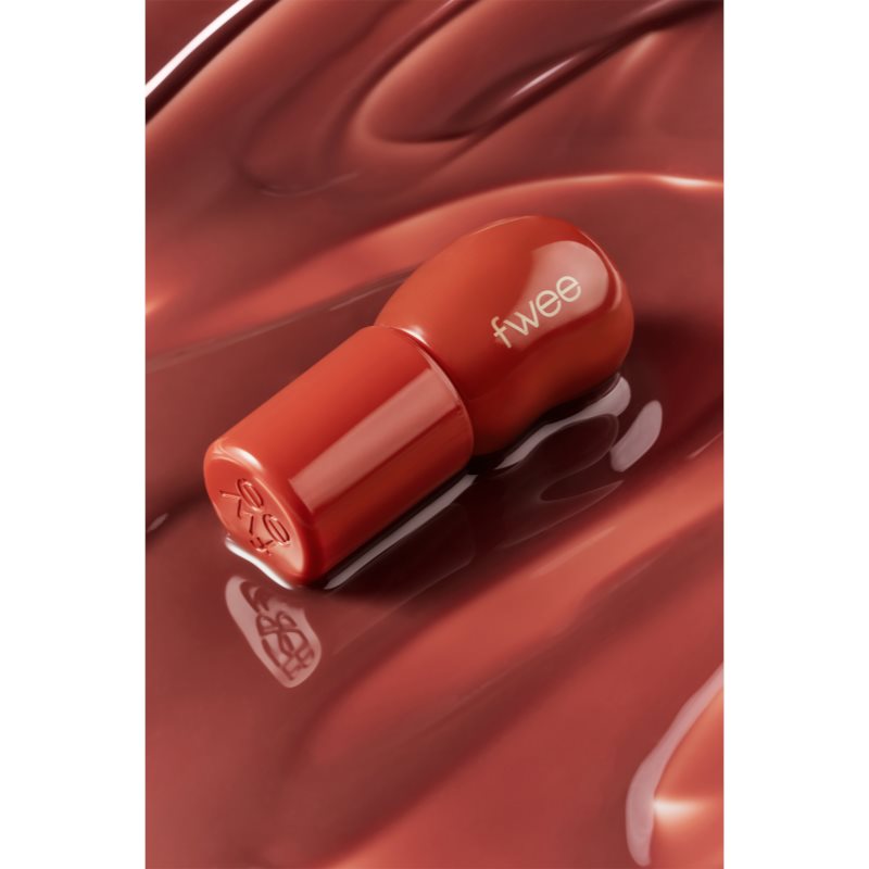 fwee 3D Voluming Gloss hydratačný lesk na pery pre zväčšenie objemu odtieň B06 Scotch 70% 5.3 g