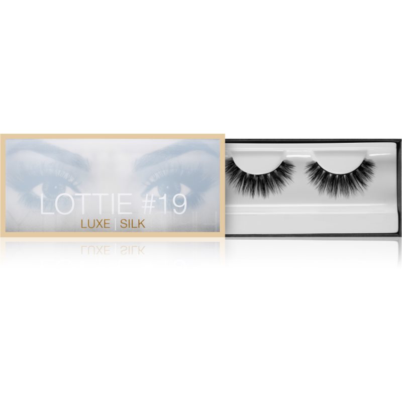 E-shop Huda Beauty Classic nalepovací řasy Lottie 2x3,4 cm
