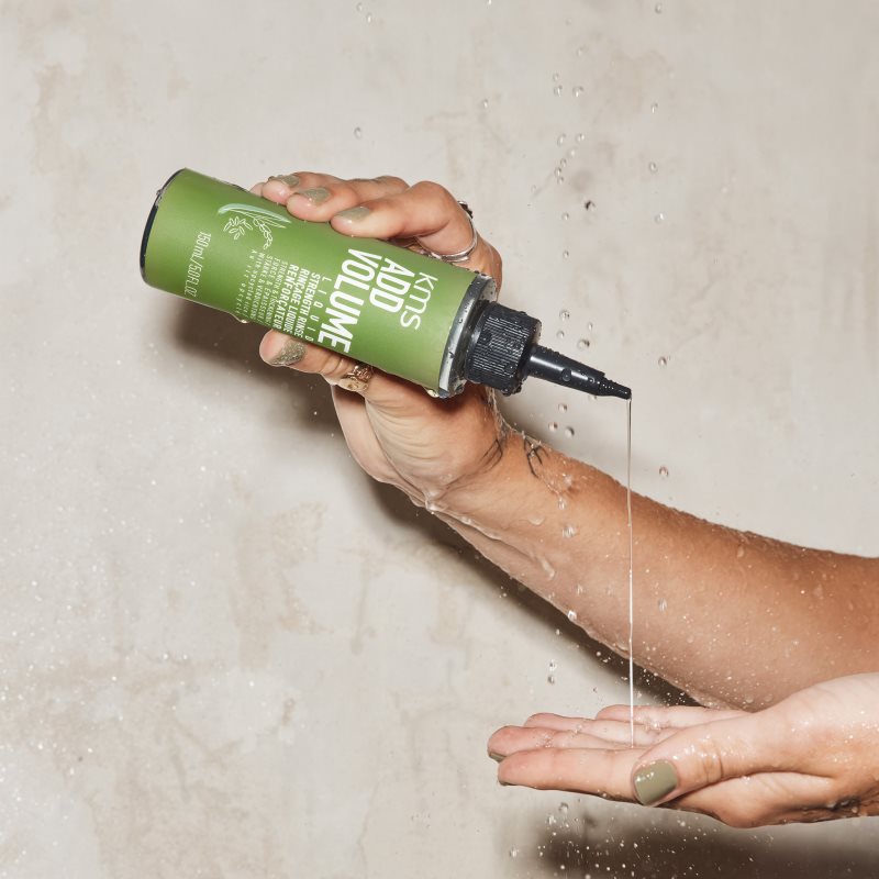 KMS Add Volume Liquid Strength Rinse vlasová kúra pre vlasy postrádajúce hustotu 150 ml (obrázok 8)