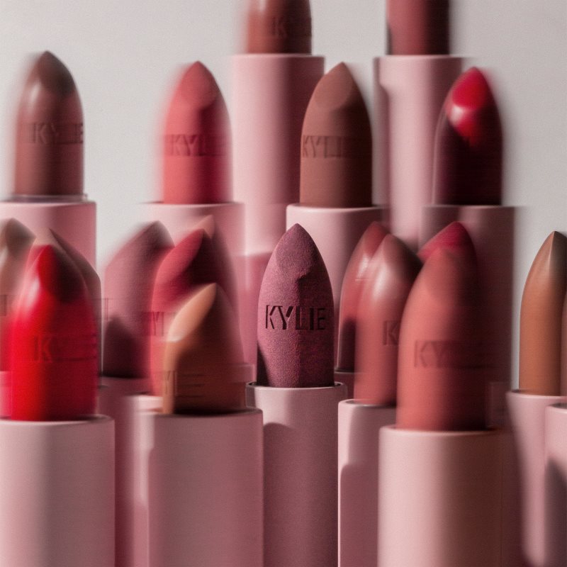 Kylie Cosmetics Kylie Jenner Créme Lipstick кремова помада відтінок 413 The Girl In Red 3.5 гр