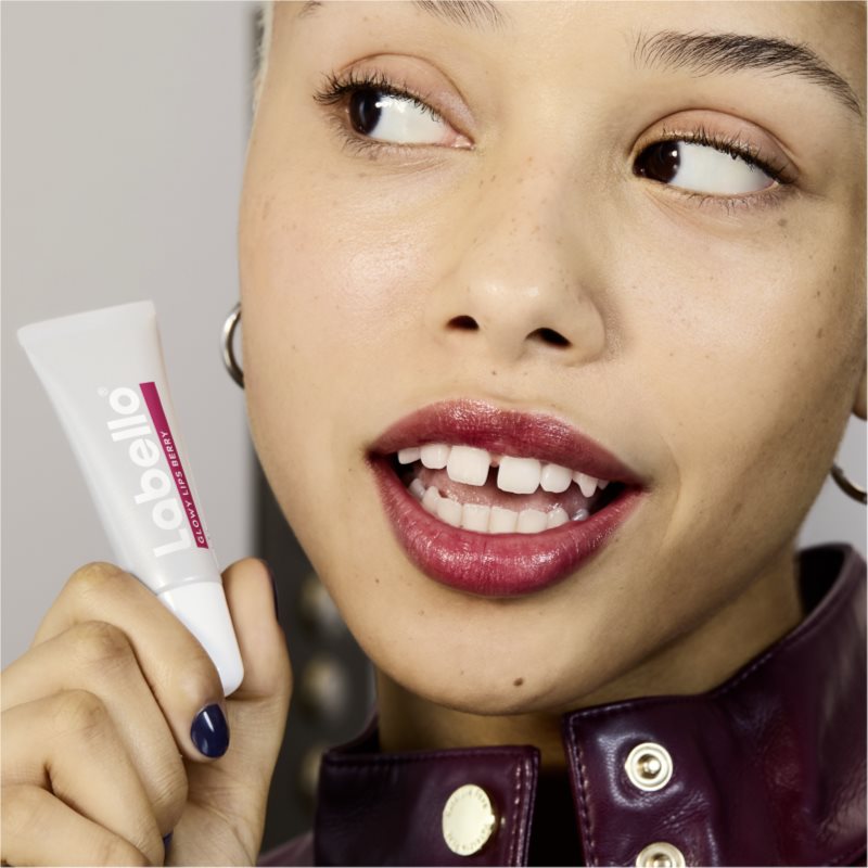 Labello Glowy Lips Berry tónovací balzám na rty s kyselinou hyaluronovou SPF 30 10 ml (obrázek 9)