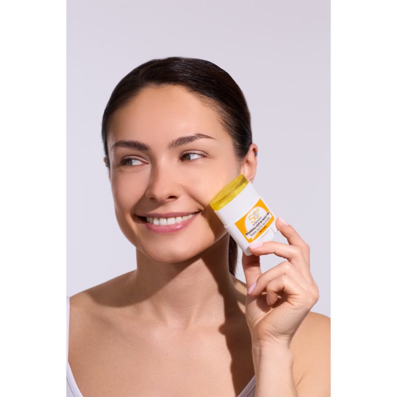 Lirene Vitamin Stick For Face&Body lokálna ochrana pred slnečným žiarením na tvár a telo SPF 50 15 g