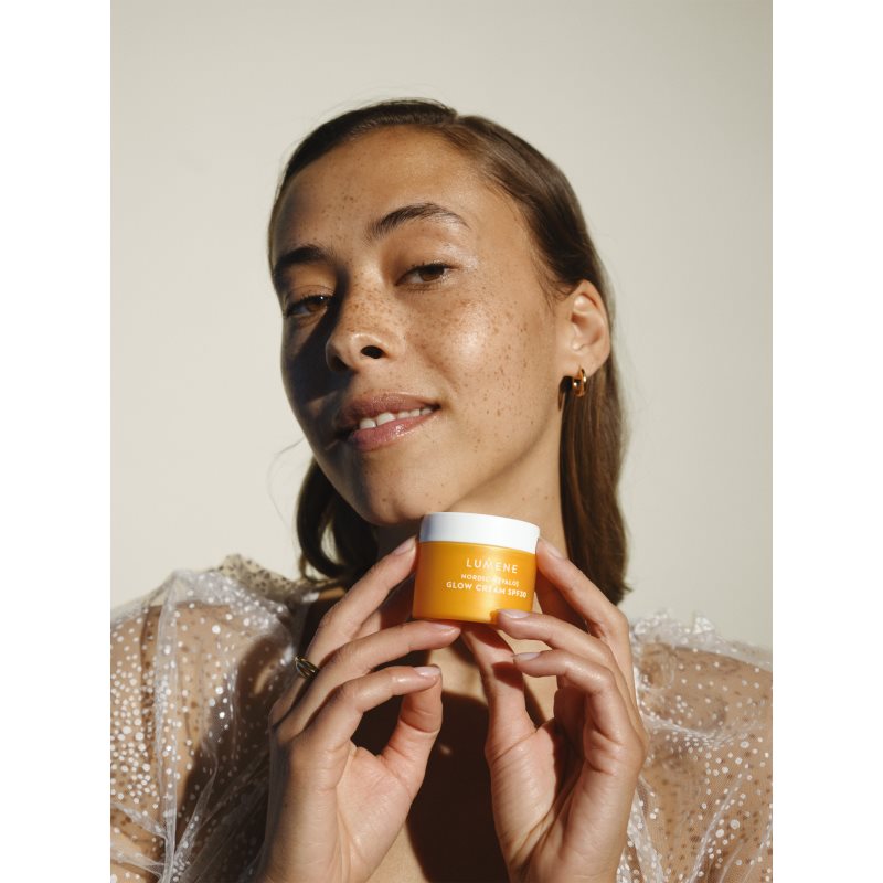Lumene Nordic-C [VALO] Glow Cream aufhellende Tagescreme SPF 30 50 ml
