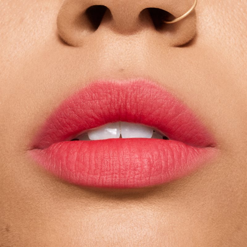 MAC Cosmetics Powder Kiss Hazy Matte matná rtěnka odstín Ruby New 3.5 g (obrázek 3)