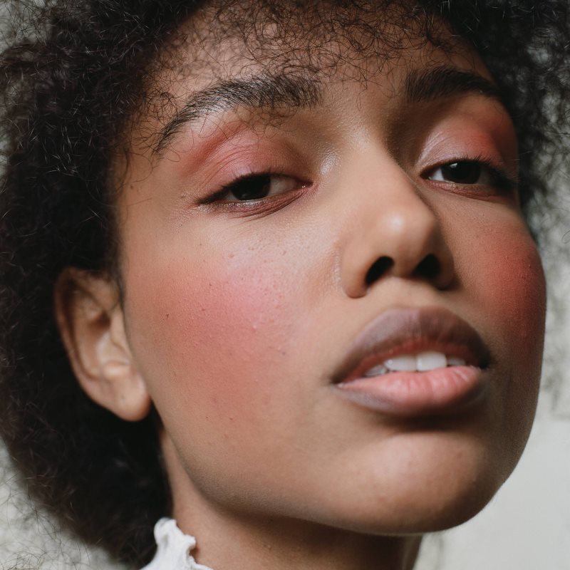 MÁDARA Magnetic Blush pudrová tvářenka odstín Bare Blossom 6 g (obrázek 3)
