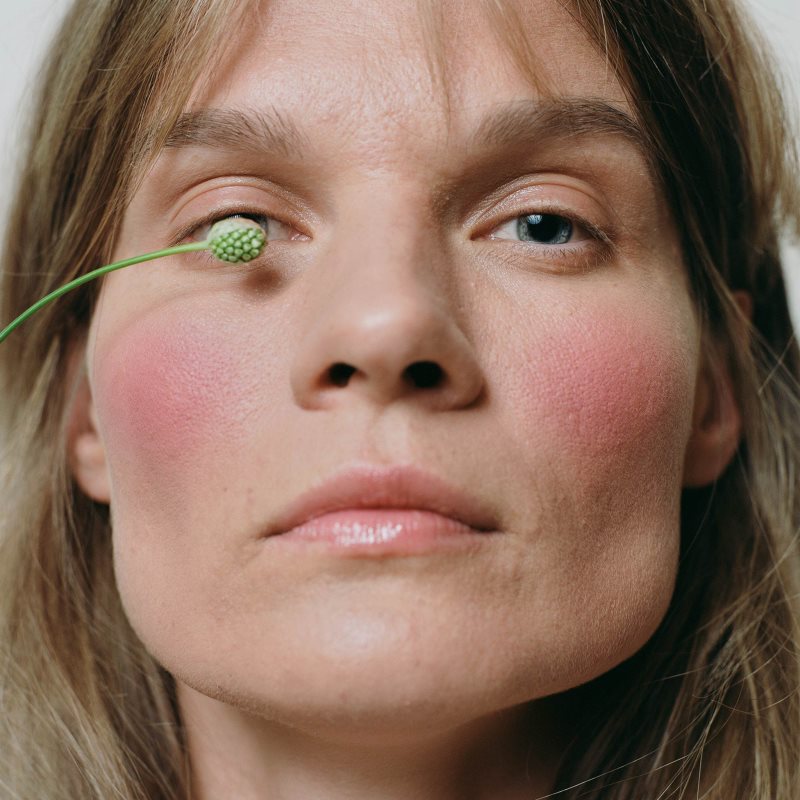 MÁDARA Magnetic Blush pudrová tvářenka odstín Cold Cheeks 6 g (obrázek 4)