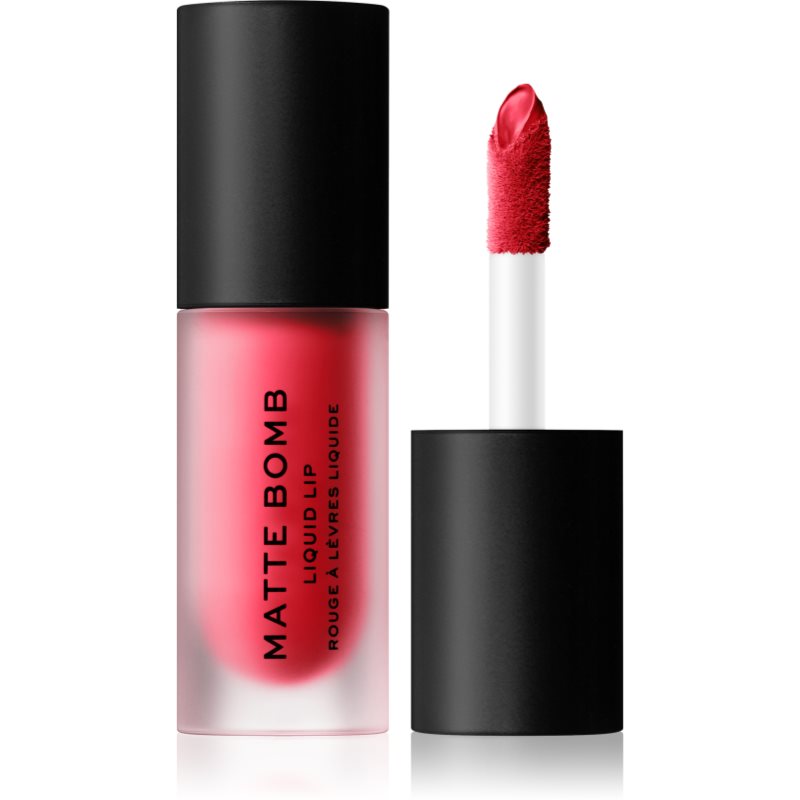 

Makeup Revolution Matte Bomb матова помада - крем відтінок Lure Red