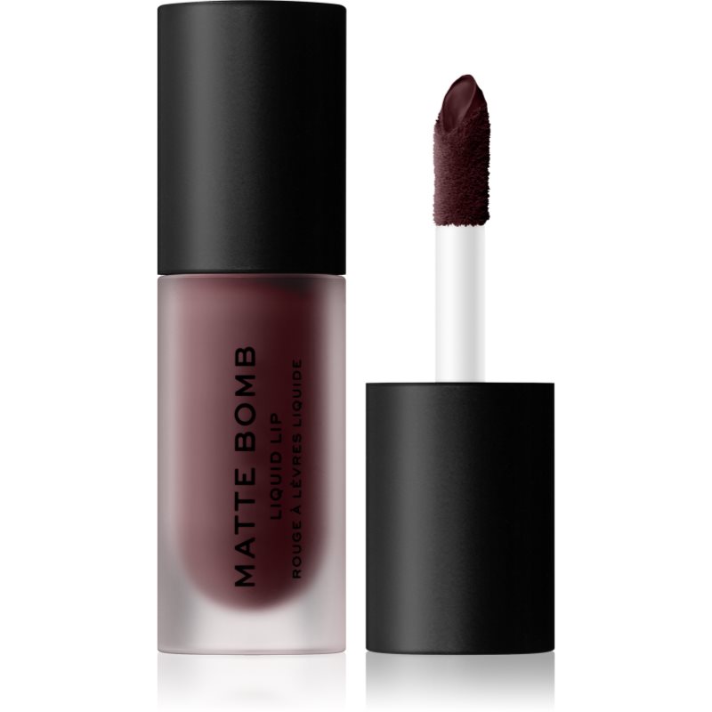 

Makeup Revolution Matte Bomb матова помада - крем відтінок Satin Chocolate