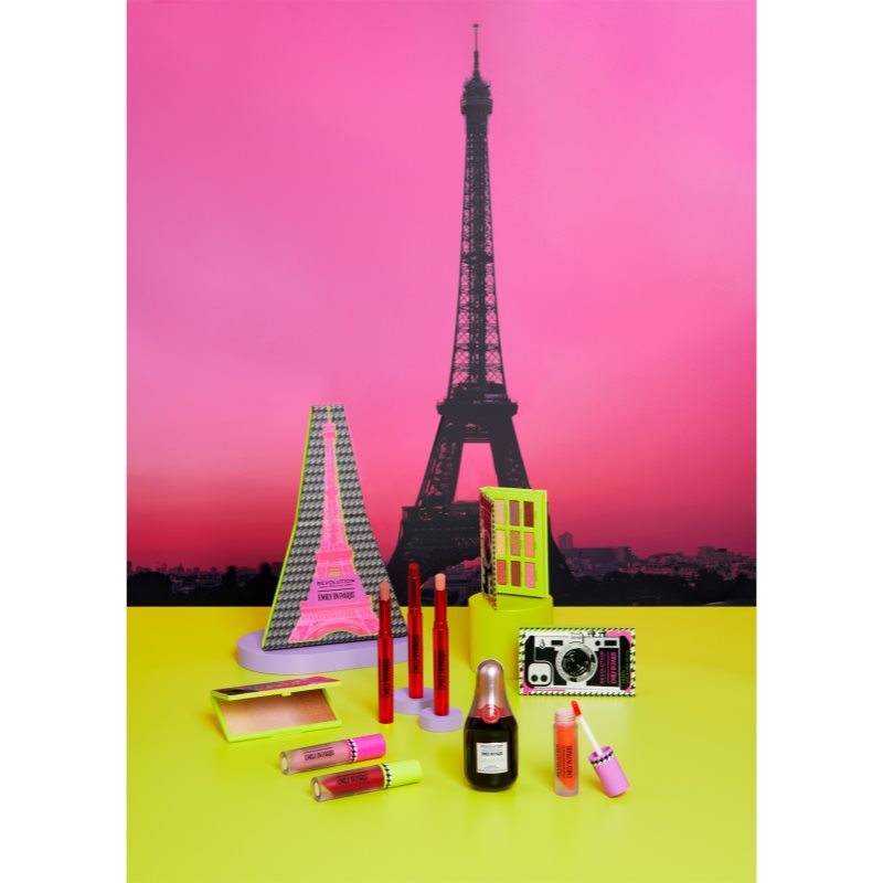 Makeup Revolution X Emily In Paris paleta cieni do powiek odcień City Of Love 9,75 g