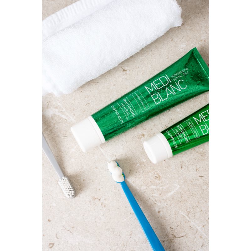 MEDIBLANC Whitening Herbal зубна паста на основі лікарських рослин з відбілюючим ефектом 100 мл