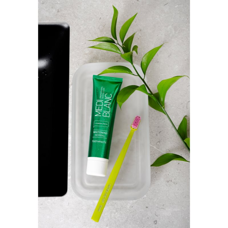 MEDIBLANC Whitening Herbal зубна паста на основі лікарських рослин з відбілюючим ефектом 100 мл