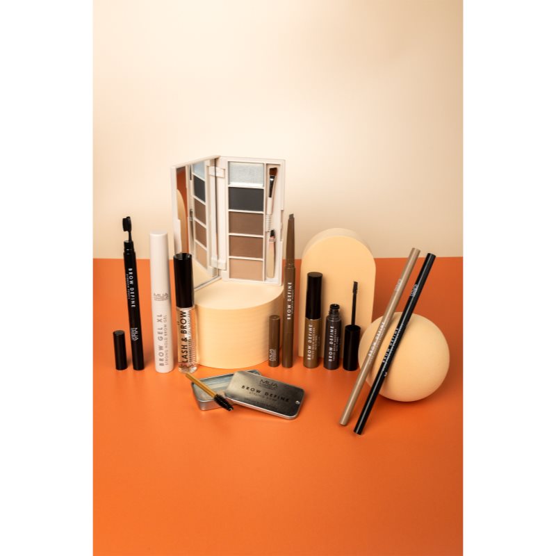 MUA Makeup Academy Brow Define ceruzka na obočie s kefkou odtieň Fair 0,25 g