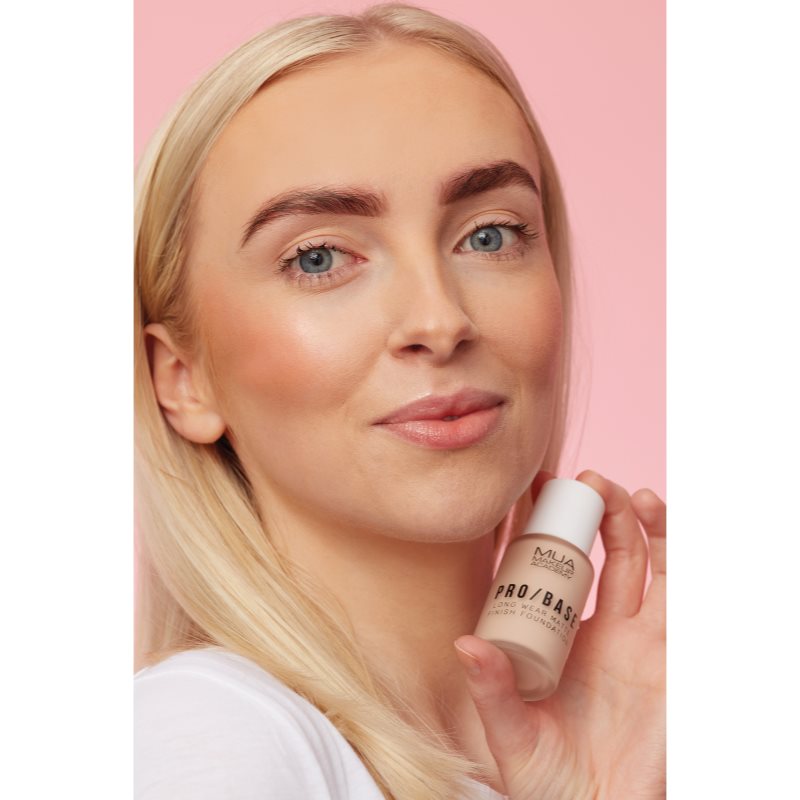 MUA Makeup Academy PRO/BASE dlhotrvajúci zmatňujúci make-up odtieň #110 30 ml
