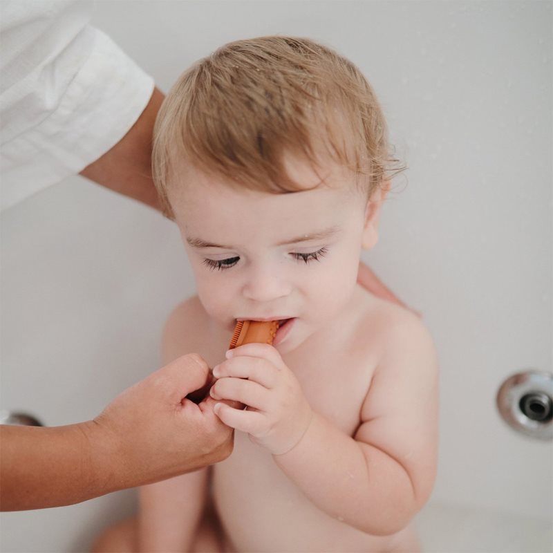 Mushie Finger Toothbrush ujjra húzható fogkefe gyermekeknek Clay/Shifting Sand 2 db termék 2. képe