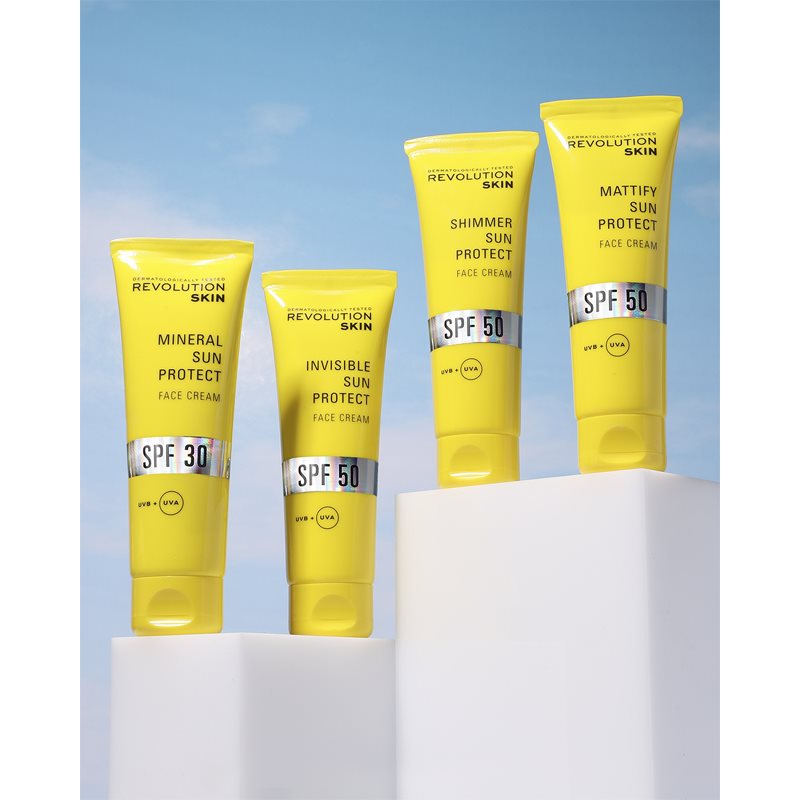 Revolution Skincare Sun Protect Shimmer роз'яснюючий захисний крем SPF 50 50 мл