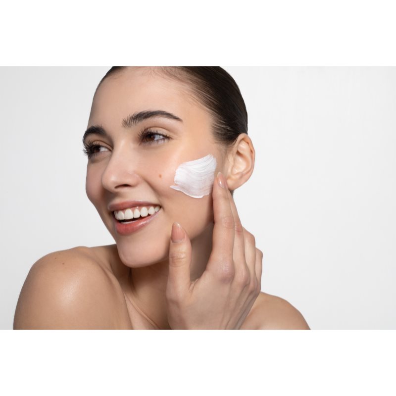 Revuele Vitamin C Moisturizer SPF 20 hydratační a rozjasňující pleťový krém SPF 20 50 ml (obrázek 5)