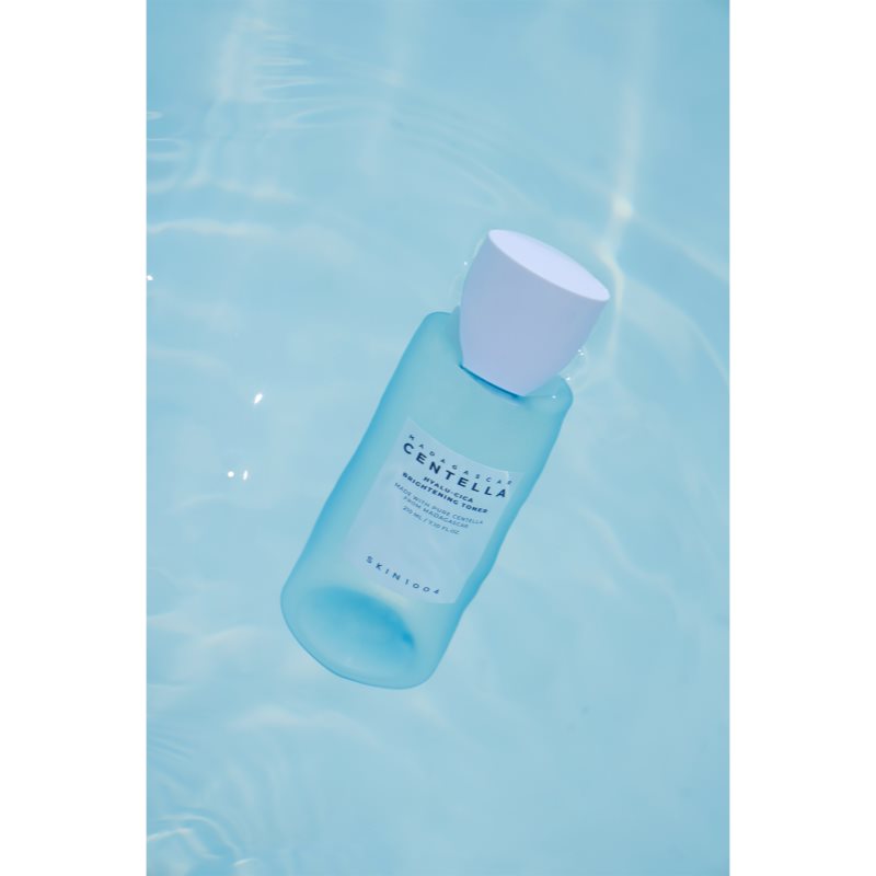 SKIN1004 Madagascar Centella Hyalu-Cica Brightening Toner jemné exfoliační tonikum pro rozjasnění a hydrataci 210 ml (obrázek 8)
