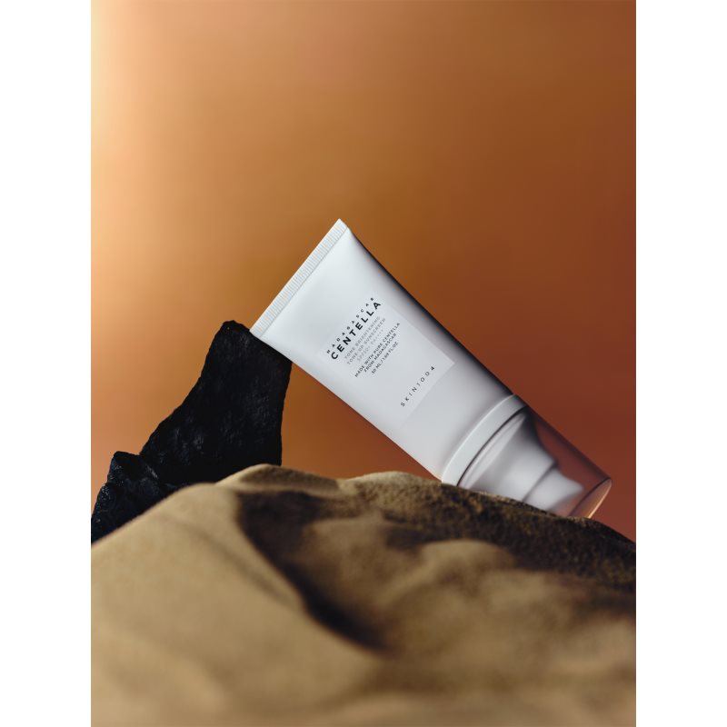 SKIN1004 Madagascar Centella Tone Brightening Tone-Up Sunscreen ochranný tónovaný fluid na obličej pro rozjasnění pleti SPF 50+ 50 ml (obrázek 9)