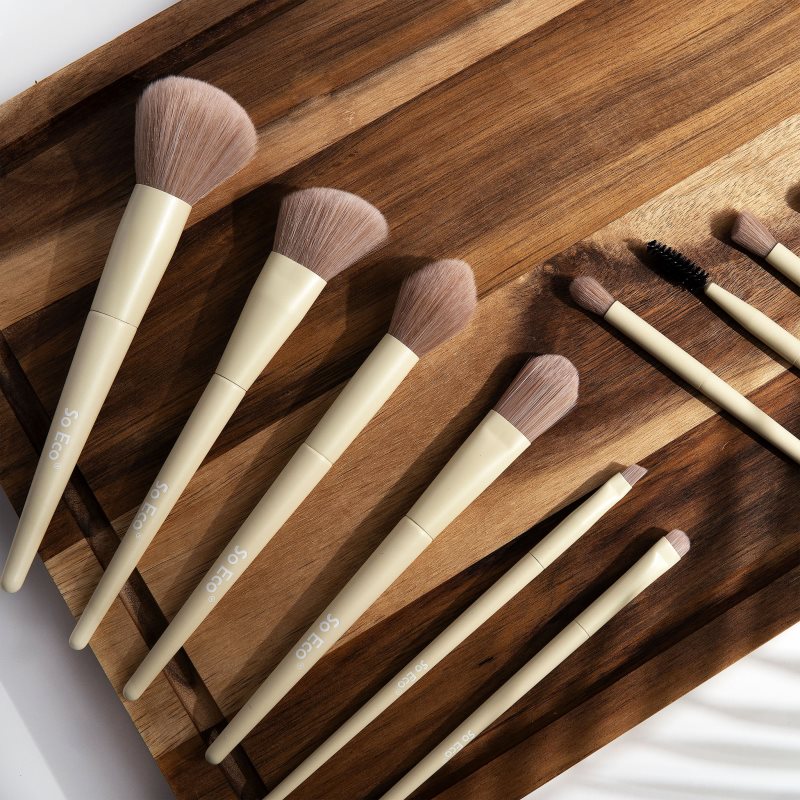 So Eco Flawless 12 Piece Brush & Bag Set Complexion Sponge brush set with a pouch