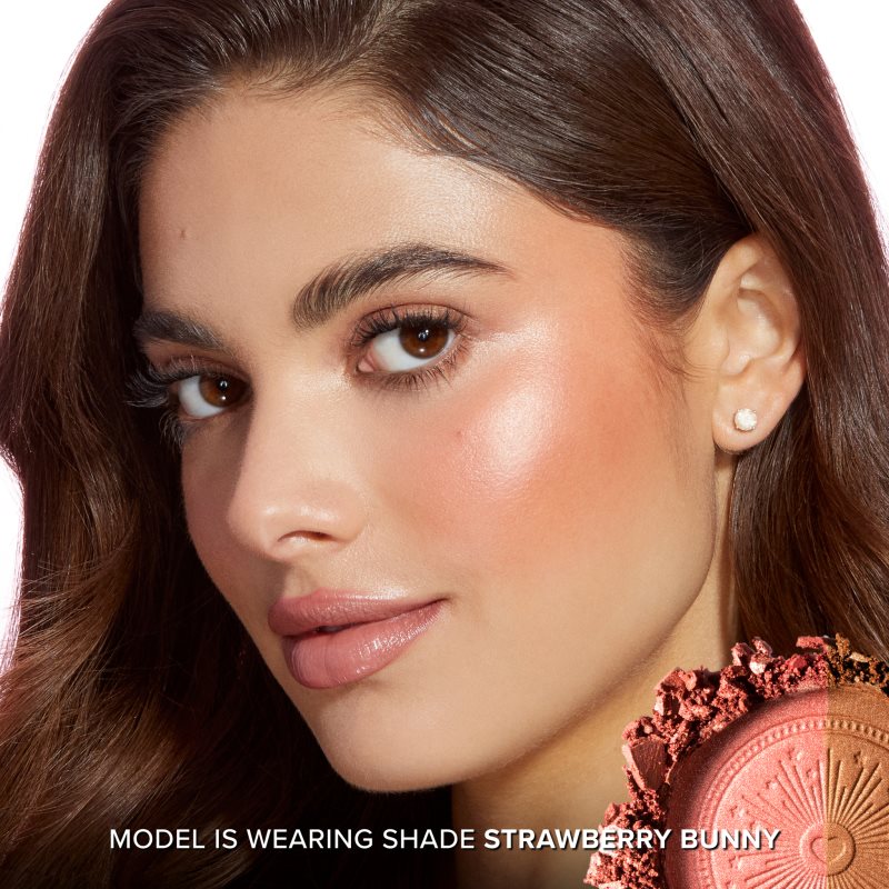 Too Faced Sun Bunny Blushing Bronzer bronzer a lícenka odtieň Strawberry Bunny 8 g (obrázok 4)