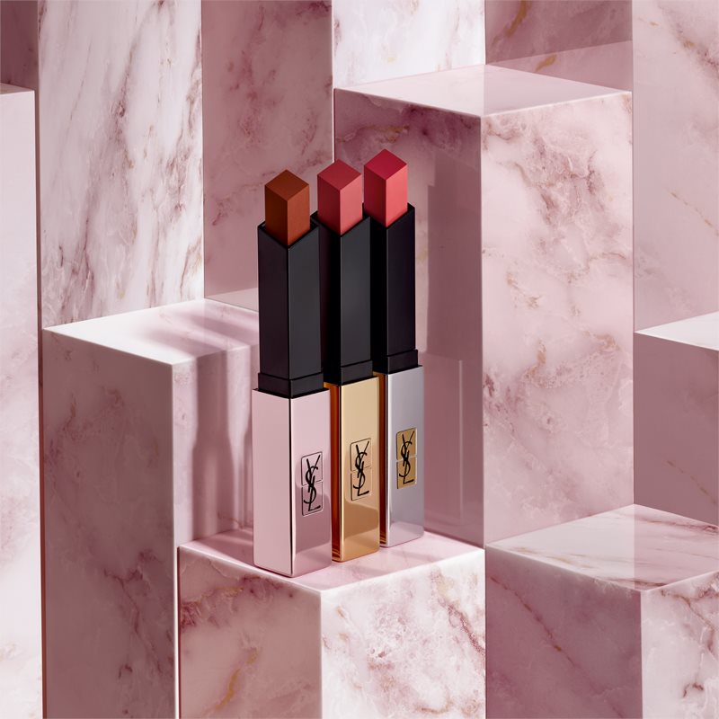 Yves Saint Laurent Rouge Pur Couture The Slim Glow Matte barra de labios hidratante y matificante con brillo tono 210 Nude out of Line 2 g