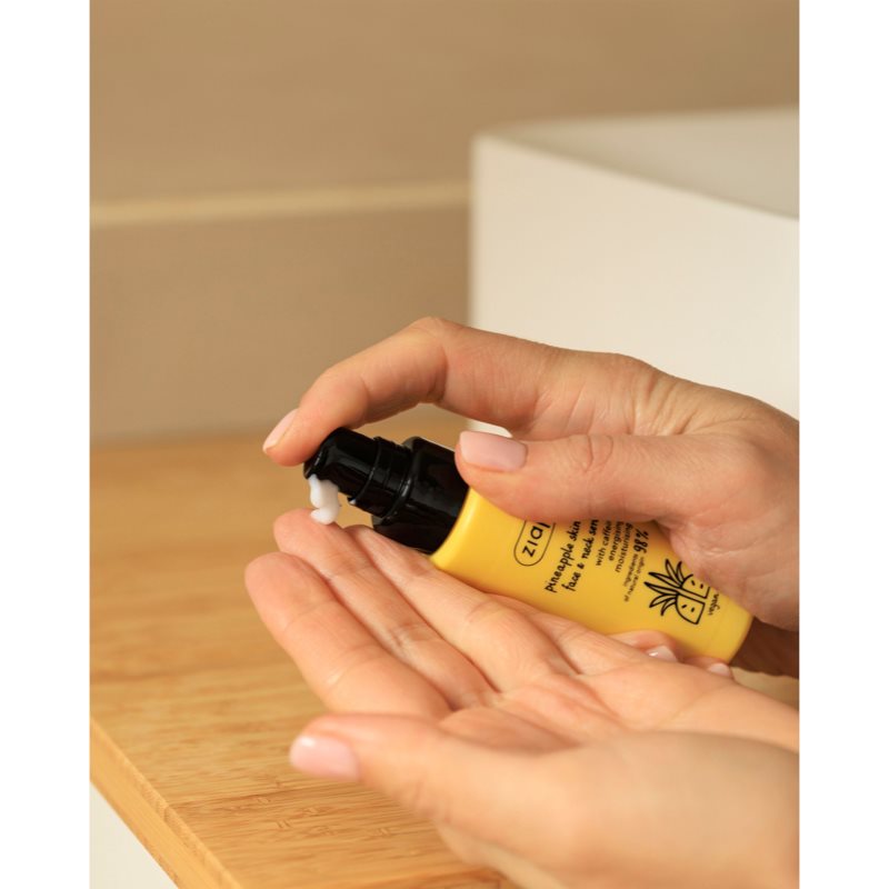 Ziaja Pineapple stärkendes Serum für Gesicht und Hals 50 ml