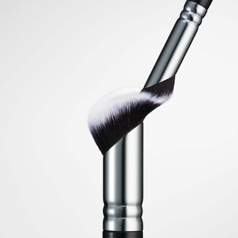 ZOEVA 118 Fluid Touch & Blend štetec na make-up a korektor 1 ks