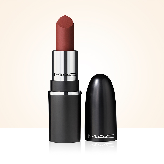 MAC Cosmetics: nový make-up i rtěnka jako dárek 