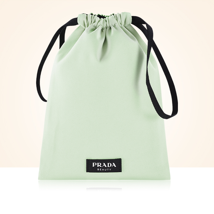 Prada, ajándék táskával