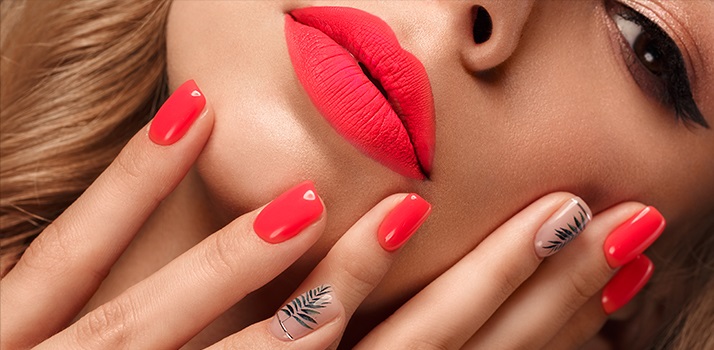 unhas rosa