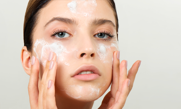 Cele mai bune produse pentru ingrijirea pielii din acest an: creme anti-aging, serumuri, tonere