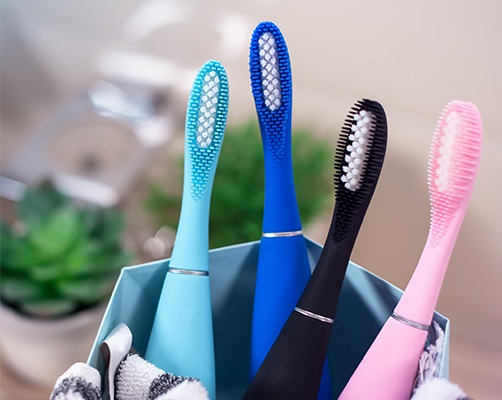 <center>Як правильно чистити зуби електричною зубною щіткою?<center>
