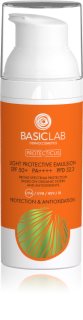 BasicLab Dermocosmetics Protecticus könnyű emulzió, amely védelmet nyújt a külső hatásoktól SPF 50+ 50 ml