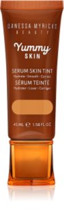 Danessa Myricks Beauty Yummy Skin Serum Skin Tint bőrsimító hatású hidratáló alapozó árnyalat 7 - Medium Skin with Golden Undertones 45 ml