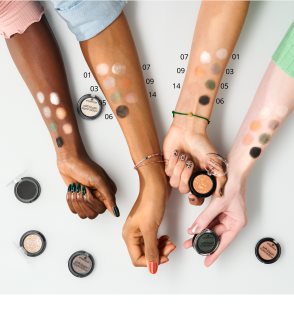essence Soft Touch luomiväri