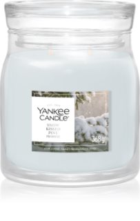 Yankee Candle Snow Kissed Pine αρωματικό κερί Signature 368 γρ